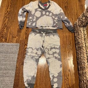n:philanthropy size small set. In perfect condition. Barely worn.